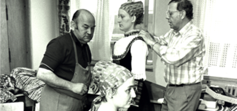 Filmvorführung "Kurjos Hof" (D 1997, Peter Rocha) in deutscher Sprache